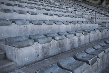 Leere Tribüne in einem Stadion - ZEF004589