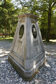 Österreich, Burgenland, Grenzstein am Dreiländereck Österreich, Slowenien und Ungarn - SIEF006402