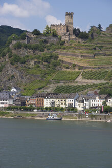 Deutschland, Kaub und Burg Gutenfels über dem Rhein - JWAF000232