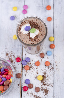 Schokoladensmoothie mit Marshmallows und Schokodrops - ODF001070