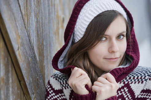 Portrait of young woman wearing winter fashion - JTLF000048