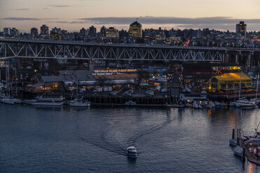 Kanada, Vancouver, Burrard Street Bridge mit False Creek - NGF000203