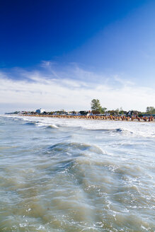 Deutschland, Ostsee, Dahme, Blick auf den Strand - KRPF001290