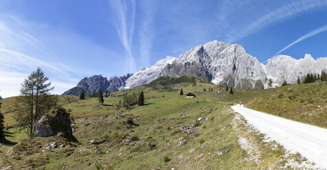 Österreich, Bundesland Salzburg, Mühlbach, Blick zum Hochkönigmassiv, Panorama - WWF003432