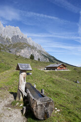 Österreich, Bundesland Salzburg, Mühlbach, Hochkönig-Massiv, Springbrunnen - WWF003436