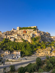 Italien, Sizilien, Provinz Ragusa, Ragusa, Blick auf Ragusa Ibla, Val di Noto - AMF003639