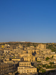 Italien, Sizilien, Provinz Ragusa, Blick auf Modica - AMF003642