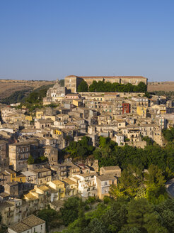 Italien, Sizilien, Provinz Ragusa, Ragusa, Blick auf Ragusa Ibla, Val di Noto - AM003643