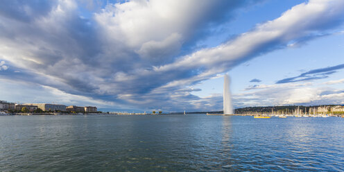 Schweiz, Genf, Genfer See mit Springbrunnen Jet d'Eau - WD002820