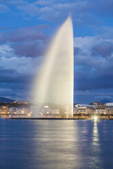 Schweiz, Genf, Genfer See mit Springbrunnen Jet d'Eau - WDF002818