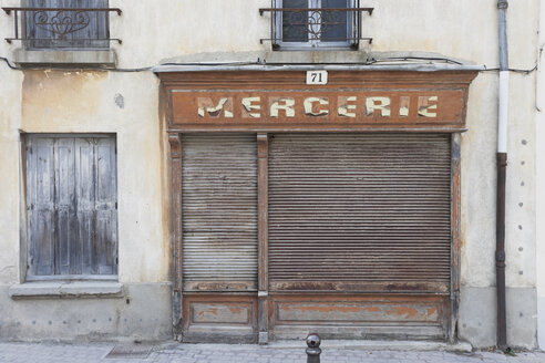 Frankreich, Carcassonne, alte Hausfassade - GWF003851