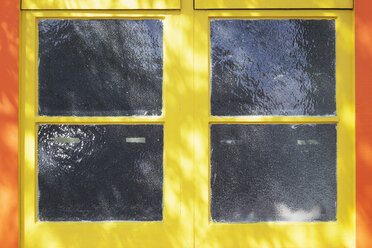 Neuseeland, buntes Holzfenster, Einfachverglasung - GWF003868