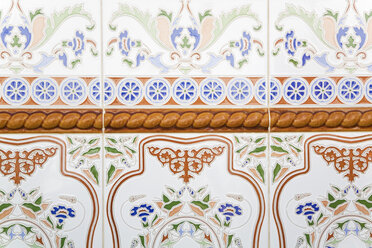 Spain, Andalusia, Costa del Sol, wall tiles - GWF003820