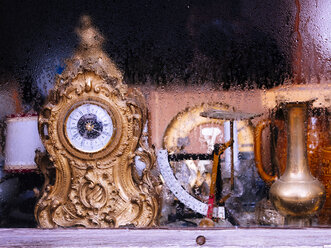 Germany, rag shop, old clock, scales und vase - KRPF001266