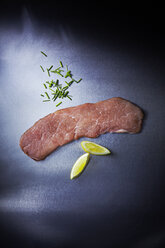 Raw pork escalope, lemon and chives - KSWF001367