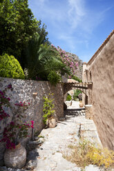 Greece, Monemvasia, alley in old town - WWF003585