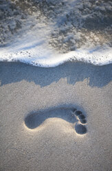 Greece, Elafonisos, footprint on sandy beach - WWF003513