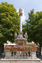 Österreich, Burgenland, Neusiedl am See, Dreifaltigkeitssäule - SIEF006417