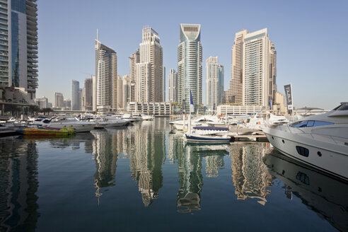 VAE, Dubai, Blick auf die Wolkenkratzer in Dubai Marina - PCF000023
