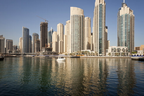 VAE, Dubai, Blick auf die Wolkenkratzer in Dubai Marina - PCF000021