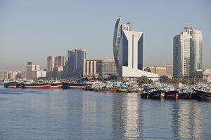 VAE, Dubai, Dhow-Hafen und Wolkenkratzer am Dubai Creek - PCF000026
