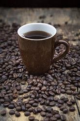 Cup of black coffee and coffee beans - LVF002699