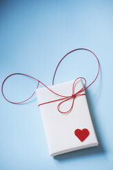 Geschenkpaket zum Valentinstag mit rotem Herz - BZF000001