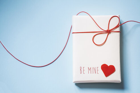 Geschenkpaket zum Valentinstag mit rotem Herz - BZF000003