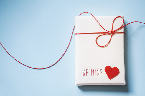 Valentine's gift parcel wit red heart - BZF000003