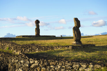 Easter Island, Hanga Roa, Traveller and Moai stone figurines in the Tahai Ceremonial Complex, archaeological site - GEMF000016