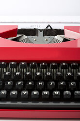 Alte rote Schreibmaschine - MAEF009490