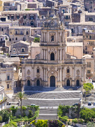 Italien, Sizilien, Provinz Ragusa, Blick auf Modica, Kirche San Giorgio - AMF003679