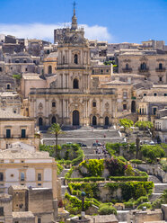 Italien, Sizilien, Provinz Ragusa, Blick auf Modica, Kirche San Giorgio - AM003680