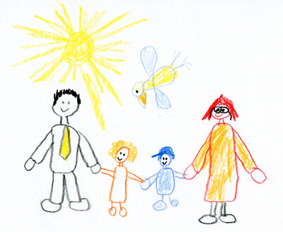 Kinderzeichnung einer glücklichen Familie bei einem Spaziergang in der Natur - CMF000221