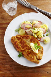 Dish of escalope and fried potatoes - KSWF001394