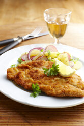 Dish of escalope and fried potatoes - KSWF001395