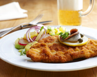Dish of escalope and fried potatoes - KSWF001397