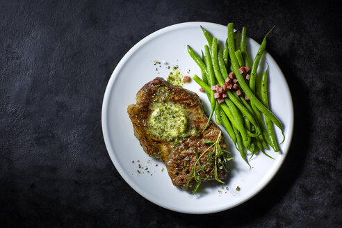 Rumpsteak mit Kräuterbutter, grünen Bohnen und Speck - KSW001410