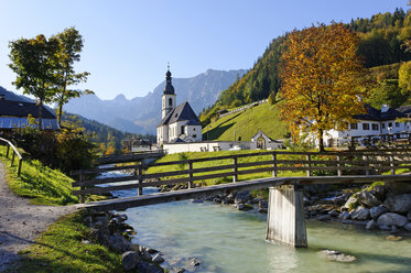 Deutschland, Bayern, Pfarrkirche St. Sebastian vor der Reiteralpe - LBF001013