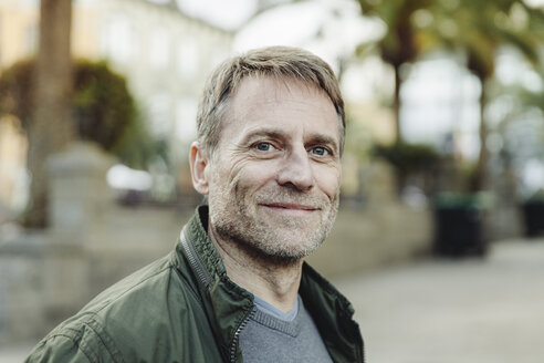 Spain, Canary Islands, Gran Canaria, portrait of smiling mature man - MFF001442