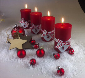 Advent candles and Christmas decoration - JUNF000200