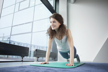 Woman doing gymnastics - RBF002361