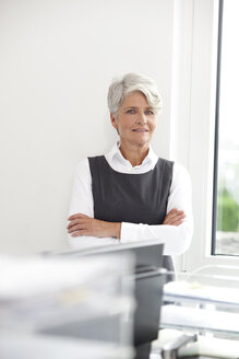 Portrait of confident mature businesswoman - MFRF000006