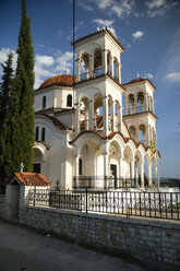 Griechenland, Peloponnes, Griechisch-orthodoxe Kirche mit Glockentürmen - CHPF000007