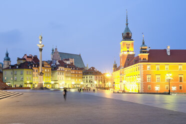Polen, Warschau, Altstadt, Königliches Schloss und die Sigismund-Säule am Zamkowy-Platz - MSF004460