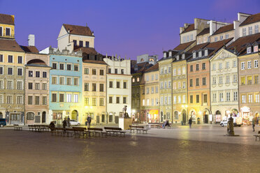 Poland, Warsaw, Old town, Market square in the evening - MSF004469