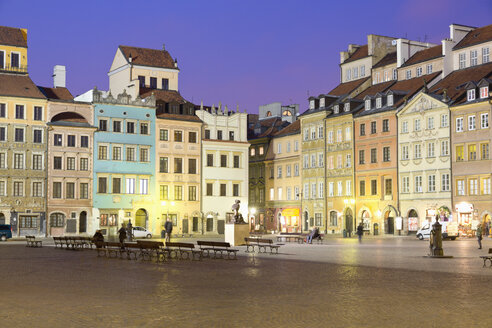 Polen, Warschau, Altstadt, Marktplatz am Abend - MSF004469