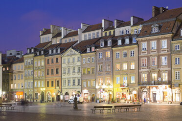 Poland, Warsaw, Old town, Market square in the evening - MSF004470