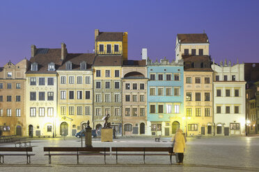 Poland, Warsaw, Old town, Market square in the evening - MSF004471