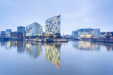 Germany, Hamburg, High-rise office building Ericusspitze, Publishing house Der Spiegel, Brooktorkai in the evening - MS004474